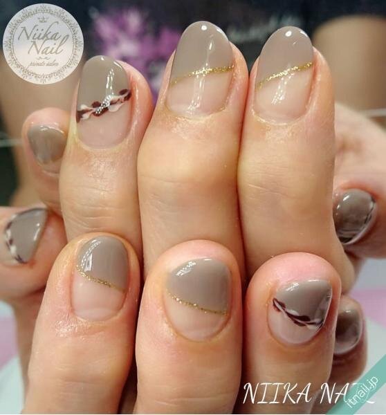 子育て中のママへ!シックな秋の【ショートネイル】集めました