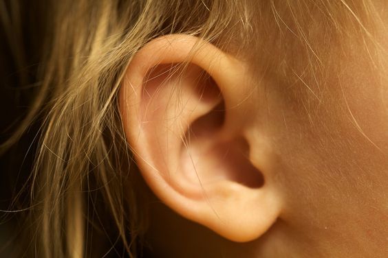 耳鳴りにはスピリチュアルな意味がある⁈音の種類や時間帯別の意味を解説！