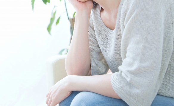 「マスクを外したら想像と違った。付き合えない…」とフラれた女性。目元美人はツラいよ…