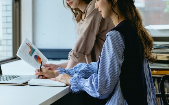 えっ…できる女上司のトンデモ営業術にドン引き「相手の弱みを握るの」