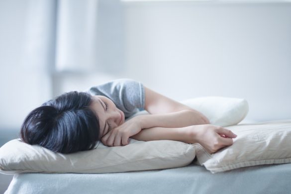 ぐっすり眠れる枕の選び方、確認するポイントは3つ。プロが解説