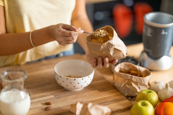 とにかくラクに腸活するなら「朝食に足すべき」3つ。味噌汁、キウイと意外な食材