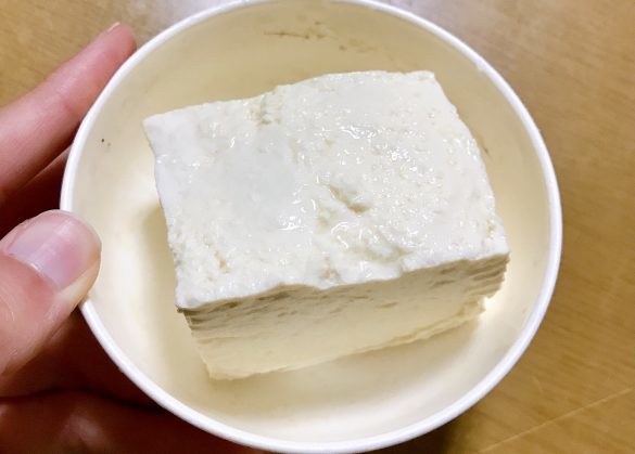 ぐるぐるっと混ぜて焼くだけ！かんたん腸活パンの作り方。材料はなんと「豆腐」