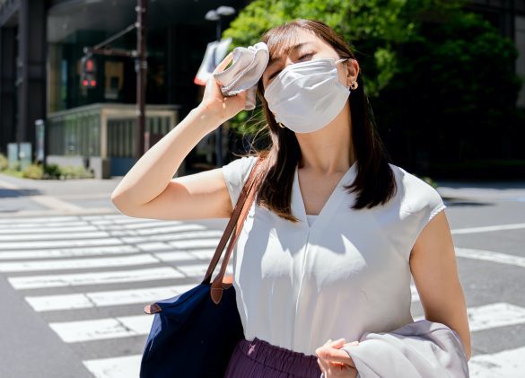 夏のめまい・頭痛は「熱中症」かも？応急手当と病院へ行くべき目安