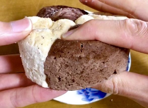 ぐるぐるっと混ぜて焼くだけ！かんたん腸活パンの作り方。材料はなんと「豆腐」