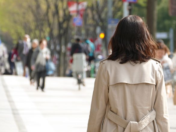 自称メンタルトレーナーに洗脳された女性、“元同僚の言葉”で我に返った