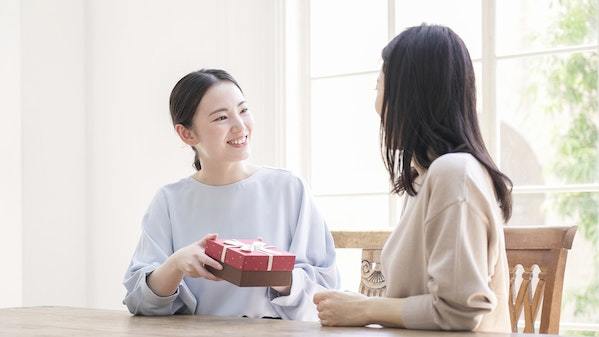 同僚への結婚祝いのベストとは？相場別のおすすめプレゼント