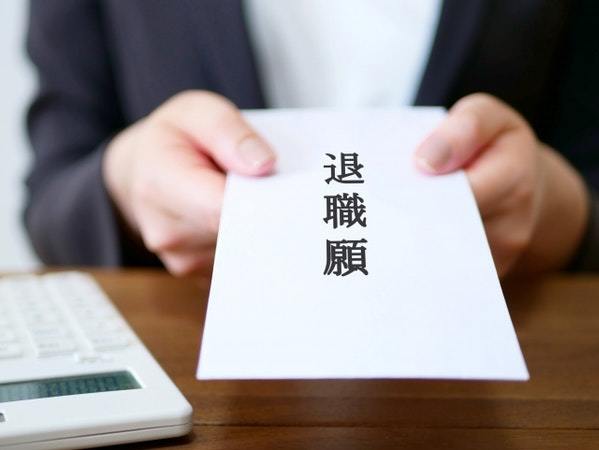 職場崩壊する会社の特徴は？危険な前兆と原因、退職すべき理由も解説