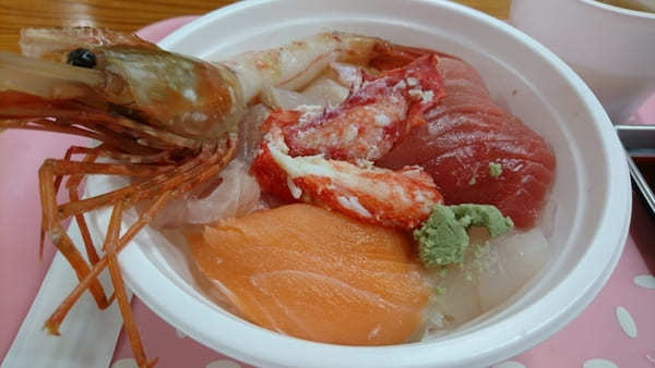 なまら、うめぇっ！【北海道・釧路】和商市場の名物・勝手丼に舌鼓！