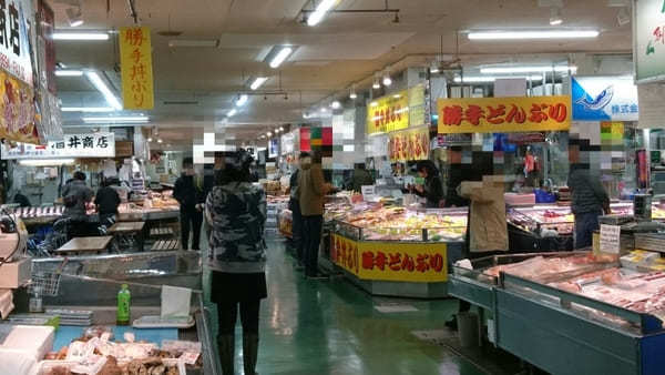 なまら、うめぇっ！【北海道・釧路】和商市場の名物・勝手丼に舌鼓！