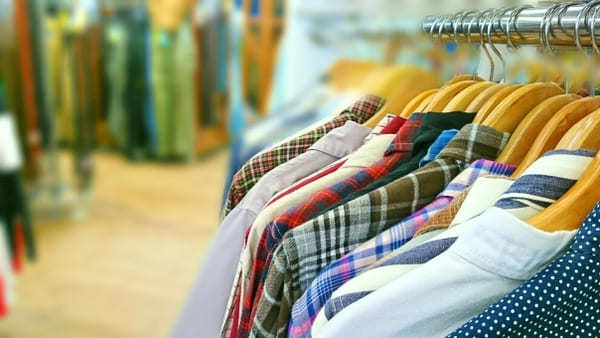 いらない服を処分する方法!買取サービスでリサイクルするのが一番!