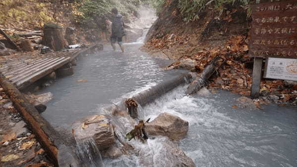 大自然の中を流れる天然温泉の川！【北海道・登別】大湯沼川天然足湯！