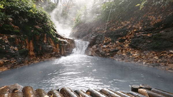 大自然の中を流れる天然温泉の川！【北海道・登別】大湯沼川天然足湯！