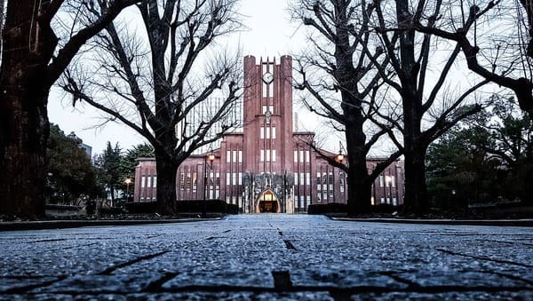 上白石萌音は明治大学を卒業した⁈英語力がすごい！出身中学・高校はどこ？