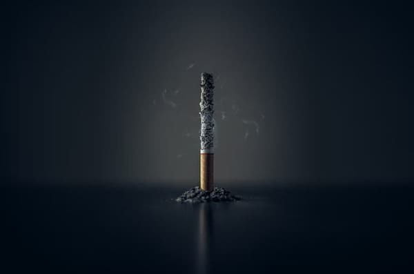 【夢占い】タバコを吸う夢にはどんな意味がある？状況・人別に解説！