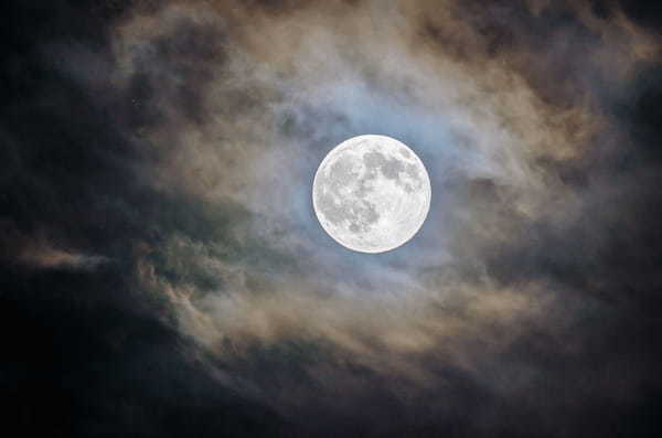 「月が綺麗ですね」意味・類語一覧｜告白へのオシャレで上手な返し方も