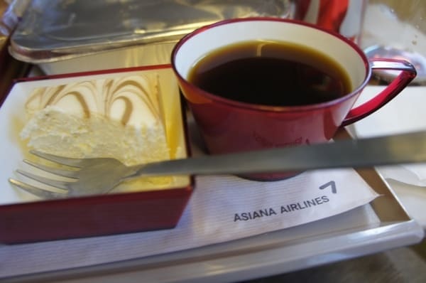 ニューヨーク旅行で味わえる【国際線エコノミークラス機内食】世界の航空会社7選♪