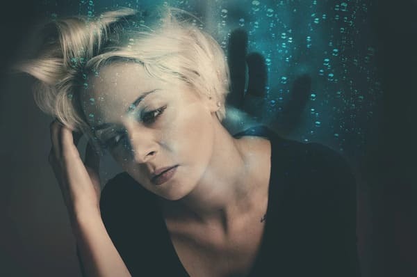 ツインレイ女性の多くが経験する苦労とは?パートナーとの出会いで報われる?