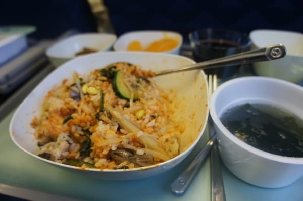 ニューヨーク旅行で味わえる【国際線エコノミークラス機内食】世界の航空会社7選♪