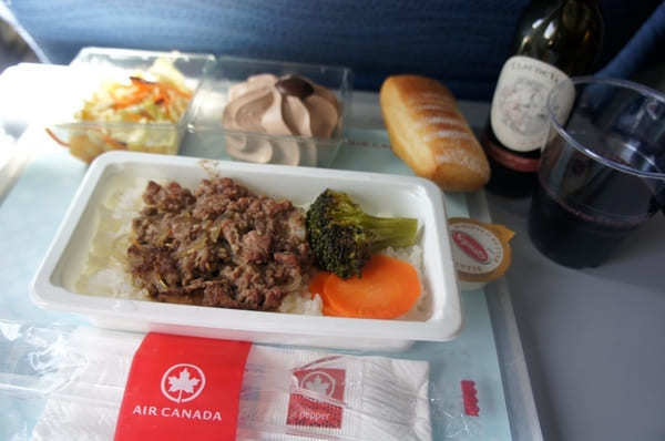 ニューヨーク旅行で味わえる【国際線エコノミークラス機内食】世界の航空会社7選♪