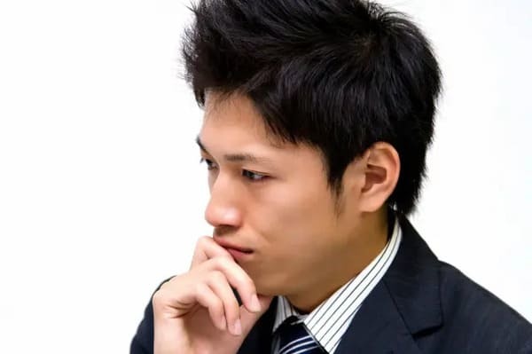 超絶ウザい「かっこつける男」の心理！イライラしないスルーの方法とは