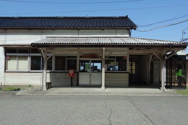 【新潟県・海が見える駅】ノスタルジックな駅舎も見どころ！日本海ひすいラインに乗って上越エリアを旅しよう