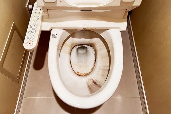 【夢占い】トイレに仕切りがない夢はどんな意味？トイレの夢占い22選