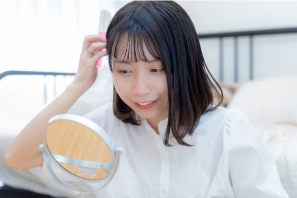 ミディアムヘアの巻き方って？定番からトレンドまで解説