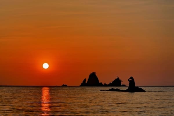 海に沈む夕日が美しい絶景スポット20選！