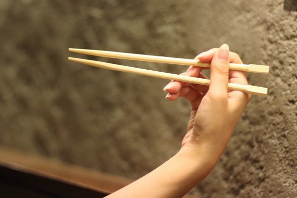 3.美しい所作が武器になる！日本食を頂くときの箸マナー
