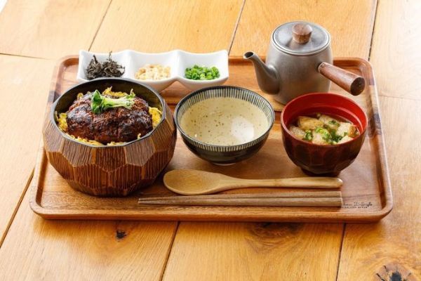 3.最長4時間待ち！超人気ハンバーグ『挽き肉のトリコ』が渋谷に関東初上陸