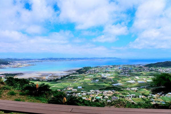 沖縄本島・海の見える絶景カフェ13選！沖縄旅行におすすめ