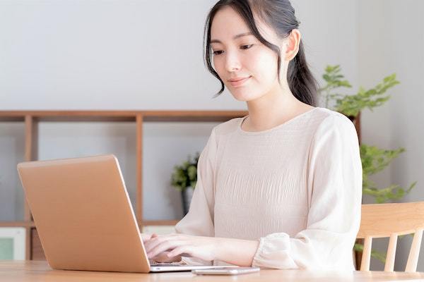 起業するには？起業したい女性必見！必要な手続きと人気の職業を紹介