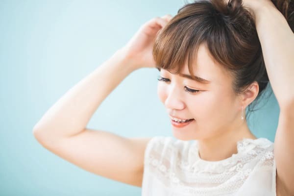 ハーフアップは男ウケが悪い？大人女子でも可愛くなれるコツを紹介