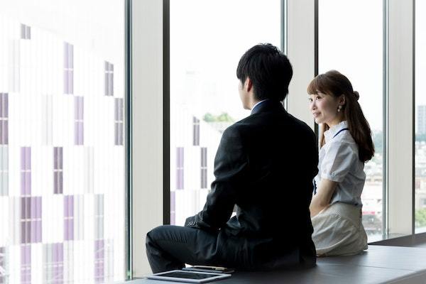 上司が好きな部下にとる態度の特徴とは？上司の心理や社内恋愛の進め方