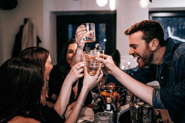 飲み会の締めの挨拶・中締めの挨拶のマナーと例文まとめ！