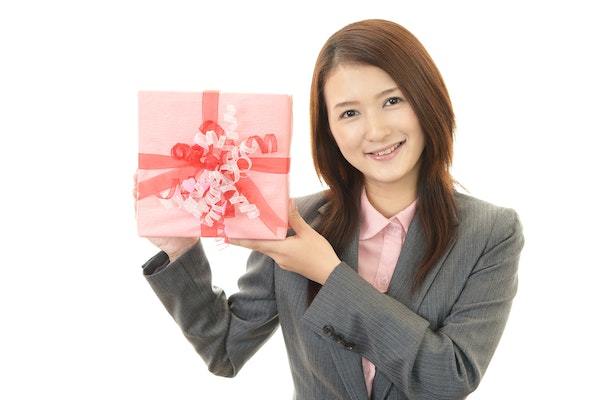 同僚への結婚祝いのベストとは？相場別のおすすめプレゼント