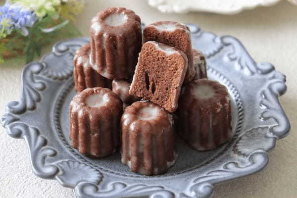プチサイズが可愛い　セリアのカヌレ型でつくる「一口チョコケーキ」のレシピ