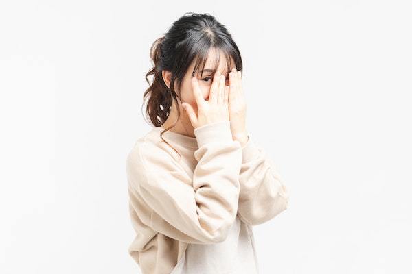 目を合わせてくれない人の心理とは？恋愛における心理も解説！