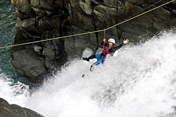 【関西編】冷たい水が気持ちいい‼ キャニオニング体験おすすめランキング