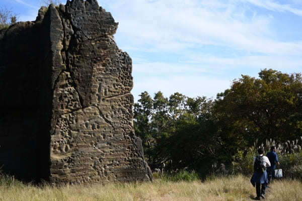 日本とは思えない！まるで古代遺跡みたいな山【神奈川・鷹取山】