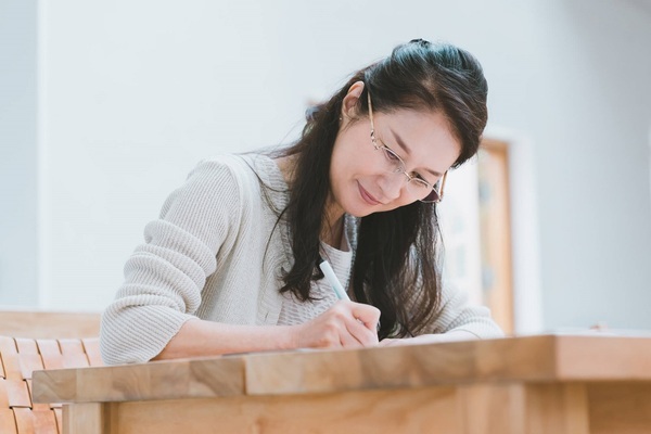 65歳からの仕事はどうする？シニア女性におすすめの求人や探し方のコツまで