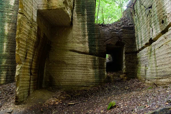 まるで古代遺跡！壮大な景色が楽しめる関東の石切場跡5選