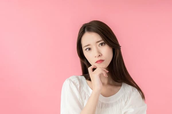 バケットハットが似合わない原因は？上手な被り方とおすすめの選び方を解説！