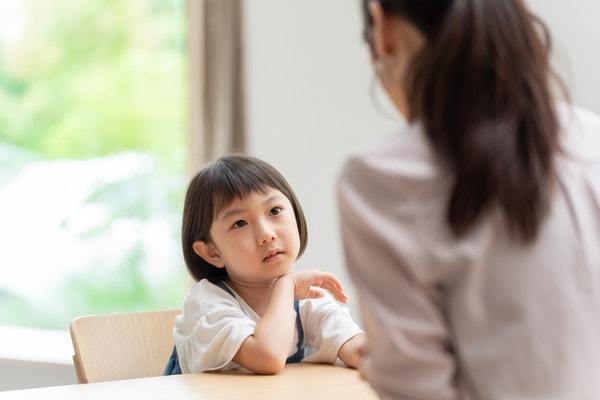 声が低い女性はモテる？声が低くなる原因と隠れた魅力を徹底解説