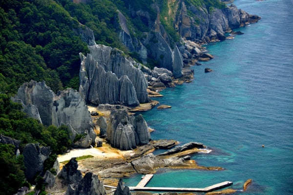 コバルトブルーの海にそり立つ白い造形美！青森県が誇る絶景「仏ヶ浦」が想像以上の美しさだった