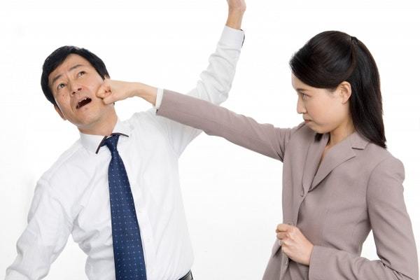 職場にいる嫌いな人を辞めさせたい！自主退職させる方法と注意点