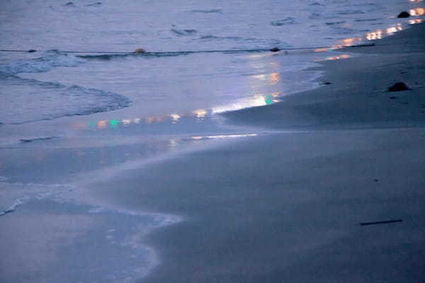 夕暮れの海で癒しの時間、鎌倉・材木座海岸から逗子マリーナまで季節外れのお散歩コース1.jpg