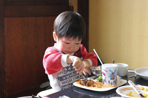幼児食の簡単レシピおすすめ12選！ おやつ、年齢別で食べる量や進め方も紹介