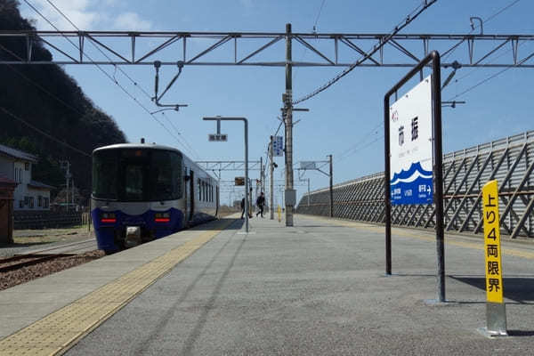 【新潟県・海が見える駅】ノスタルジックな駅舎も見どころ！日本海ひすいラインに乗って上越エリアを旅しよう